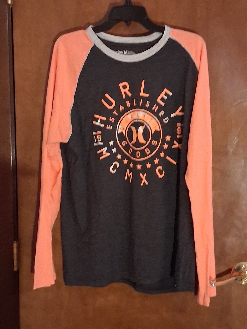 Hurley Premium Fit XL Long Sleeve Raglan Graphic Shirt Black Coral Buckle